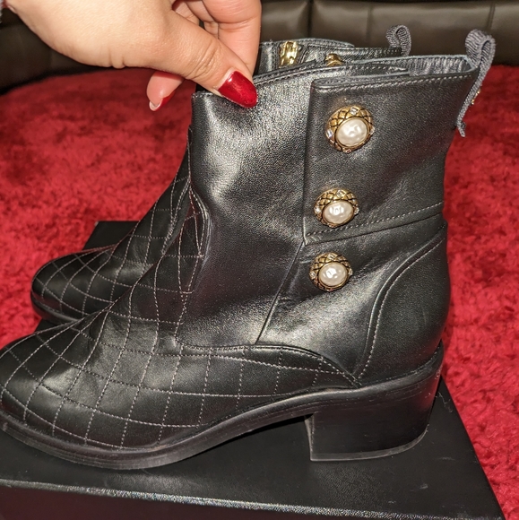 CHANEL 2017 LEATHER CRYSTAL EMBELLISHED QUILTED MOTO BOOTS IT 40.5 / US 10 - Picture 11 of 12